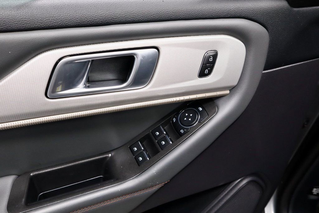 Certified 2025 Ford Explorer Active image 24