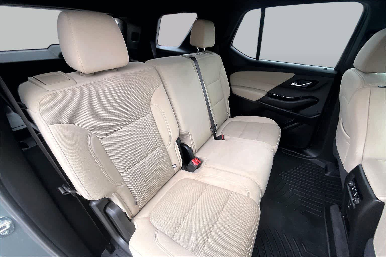 Used 2023 Chevrolet Traverse LS FWD image 18