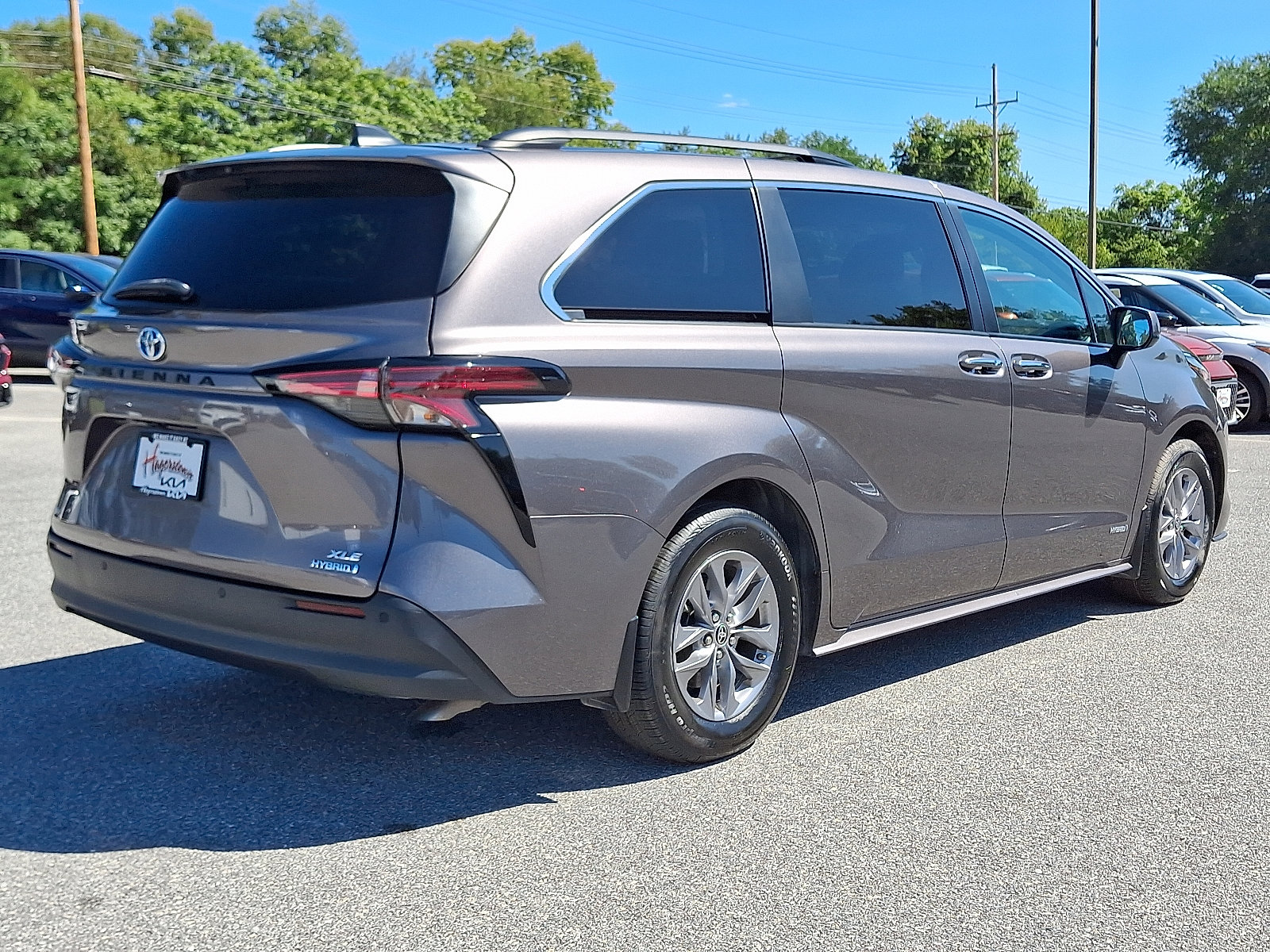 Used 2021 Toyota Sienna XLE image 6