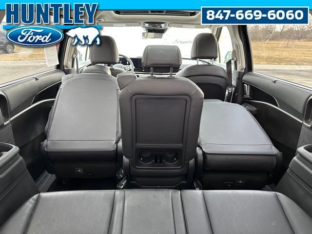 Used 2025 Kia Carnival SX w/ SX Dark Edition Package image 9