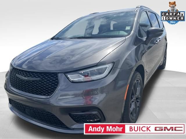 Used 2022 Chrysler Pacifica Touring-L w/ S Appearance Package AWD/4WD image 4