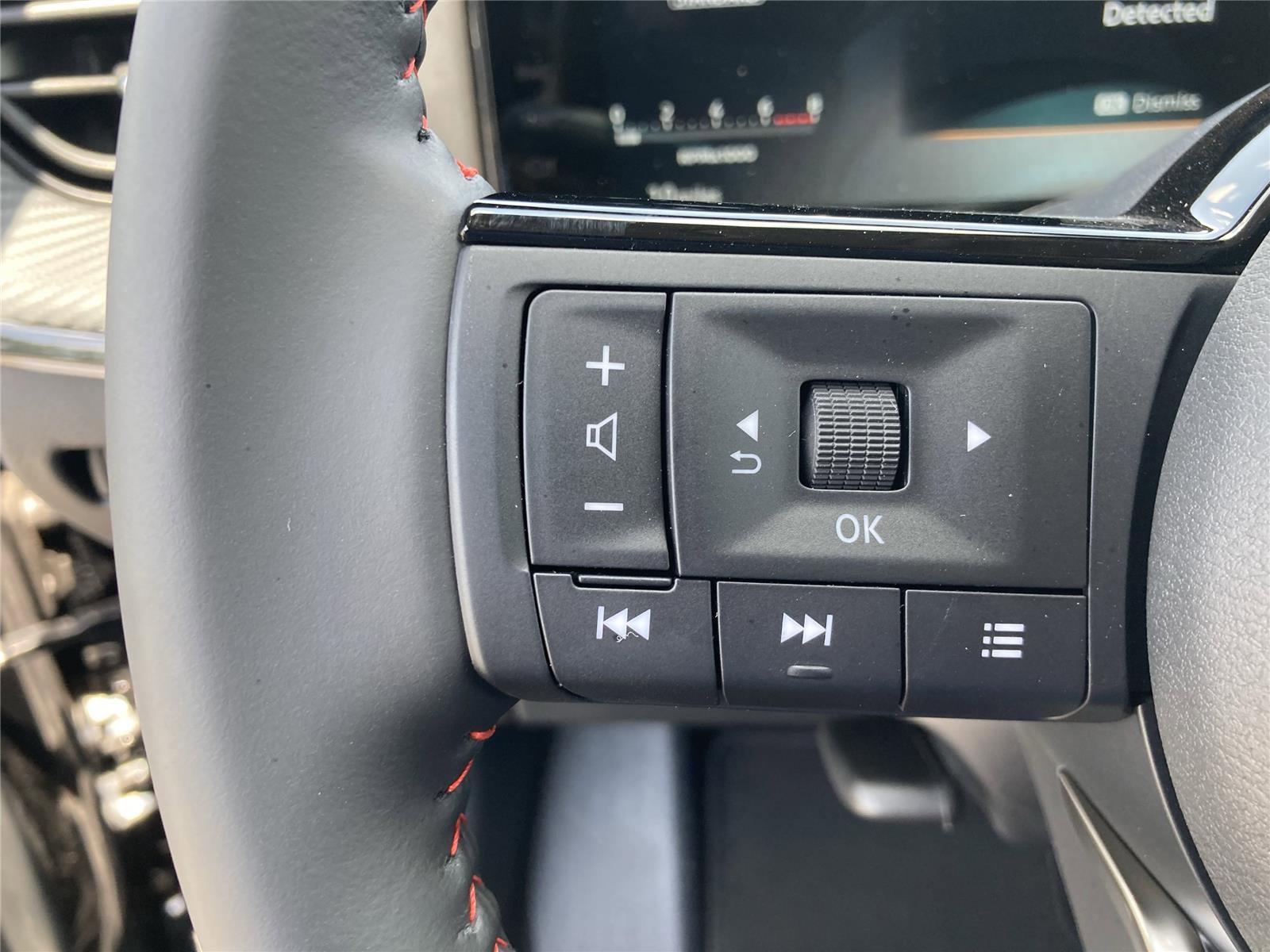 New 2025 Nissan Kicks SR image 25