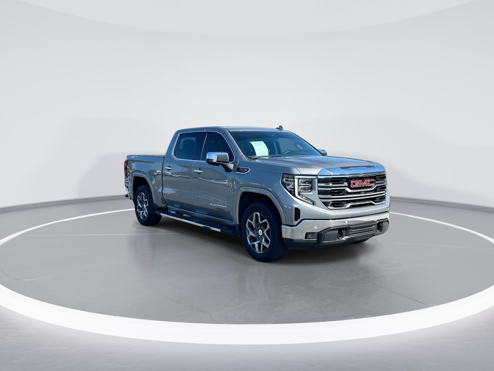 Used 2023 GMC Sierra 1500 SLT w/ SLT Premium Plus Package AWD/4WD image 2