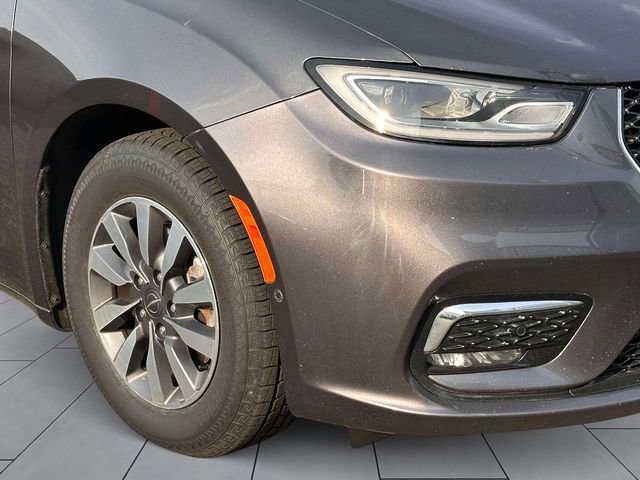 Used 2022 Chrysler Pacifica Touring-L w/ Uconnect Theater Family Group FWD image 11