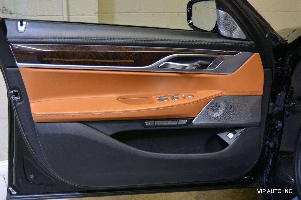 Used 2017 BMW M760i xDrive image 7