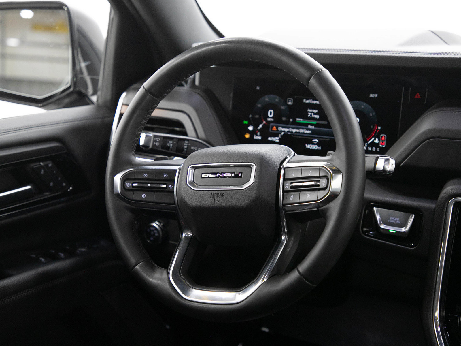 Used 2025 GMC Yukon XL Denali w/ Sun & Power Step Package AWD/4WD image 15