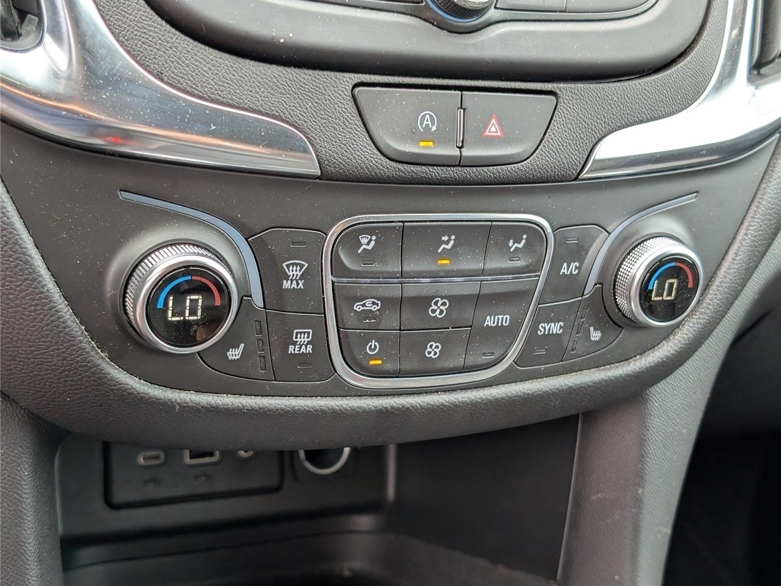 Used 2023 Chevrolet Equinox LT FWD image 26