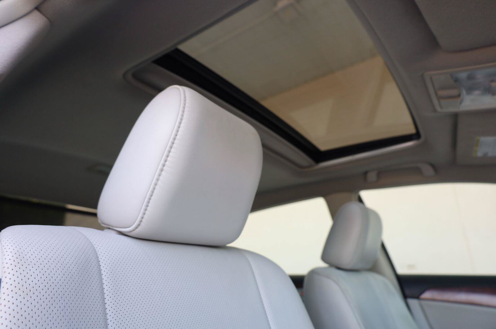 Used 2011 Toyota Avalon Limited FWD image 32