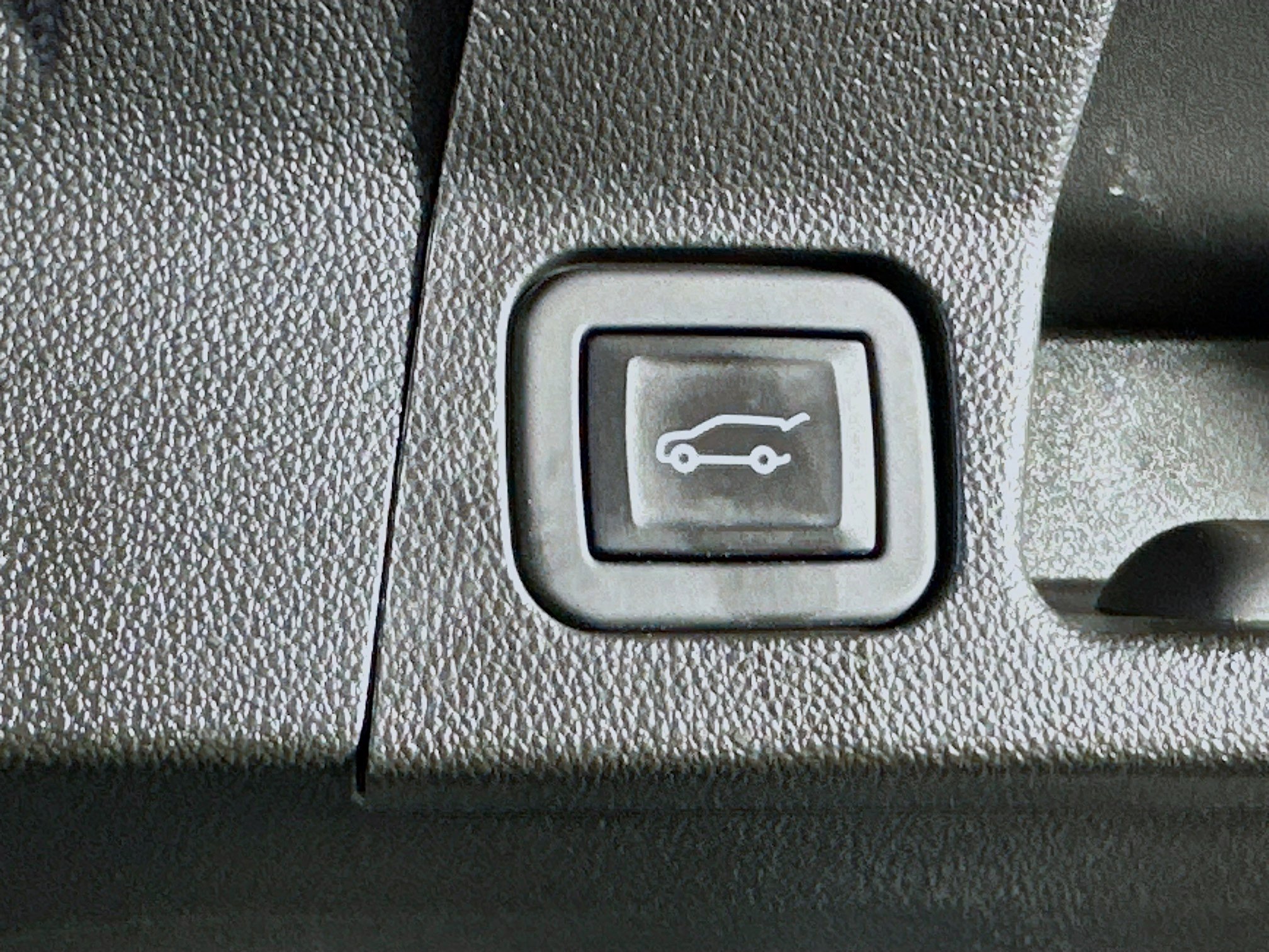 Used 2023 GMC Acadia SLE w/ Driver Convenience Package image 32