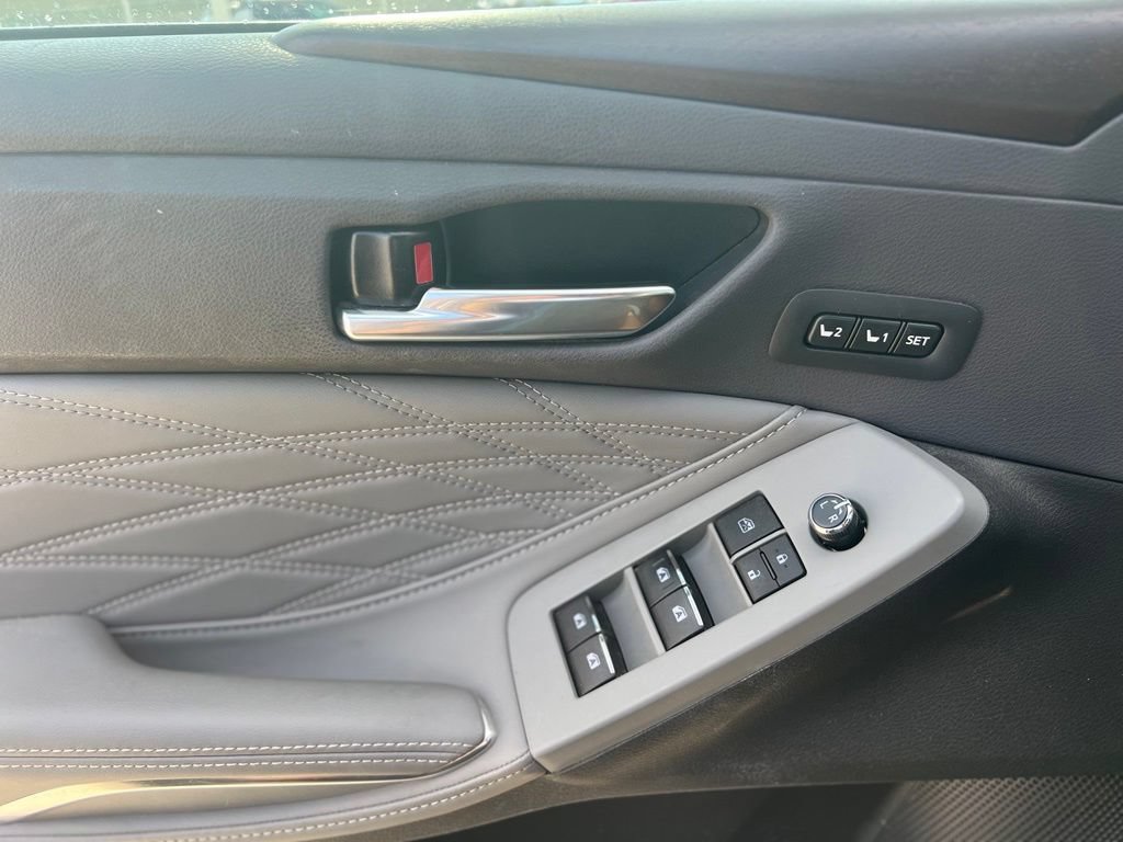 Used 2020 Toyota Avalon Limited FWD image 17