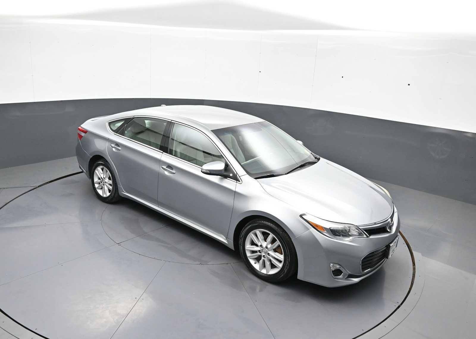 Used 2015 Toyota Avalon XLE FWD image 34