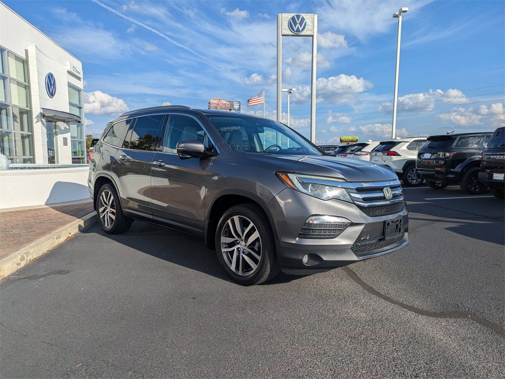 Used 2017 Honda Pilot Touring image 3