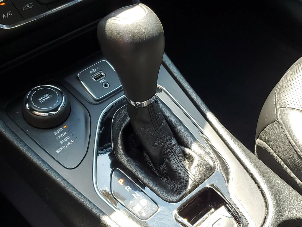 Certified 2019 Jeep Cherokee Limited AWD/4WD image 32