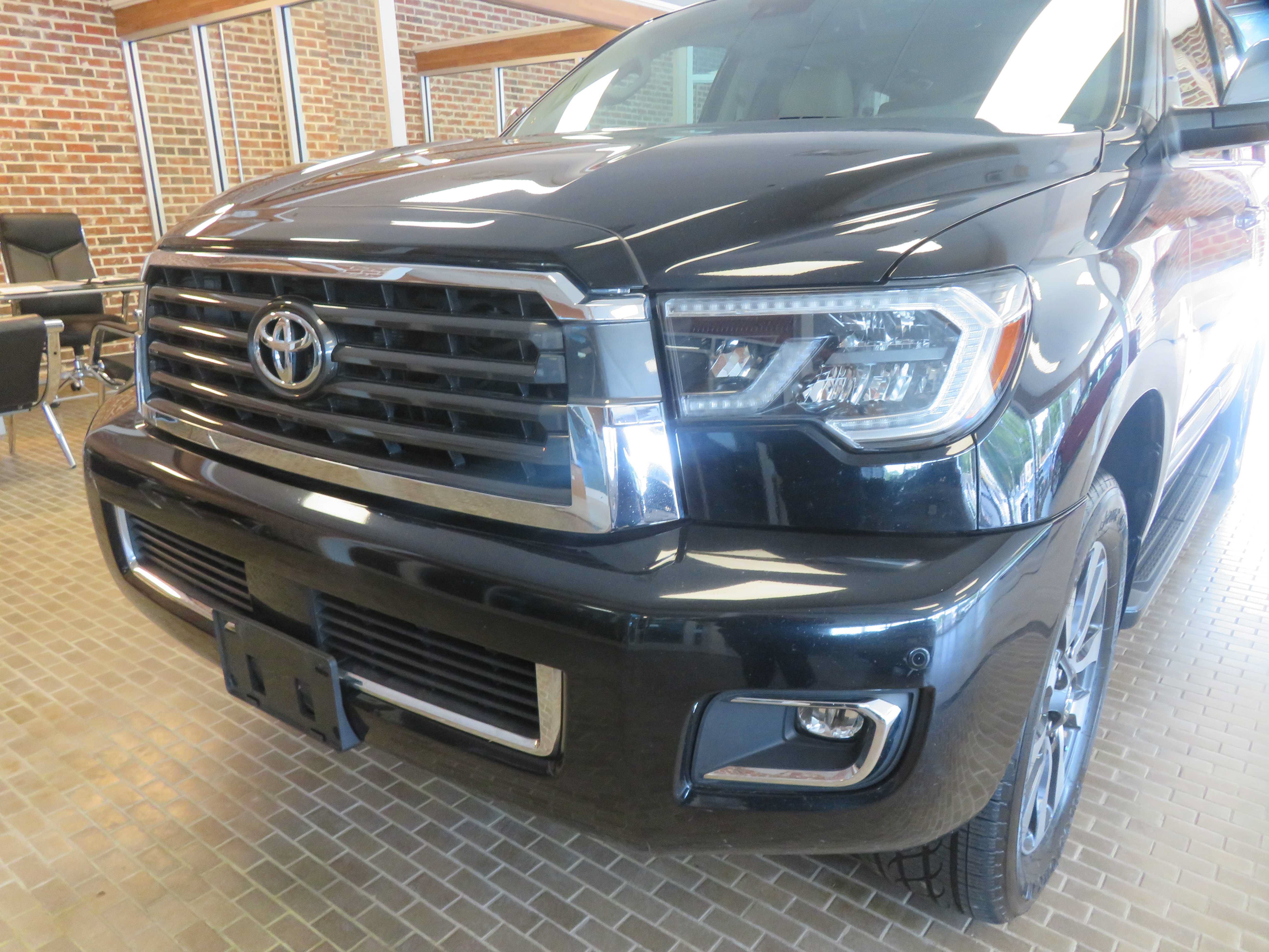 Used 2020 Toyota Sequoia Limited w/ Safety & Convenience Package AWD/4WD image 73