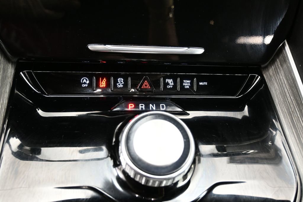 Used 2024 Jeep Wagoneer L Series II RWD image 26