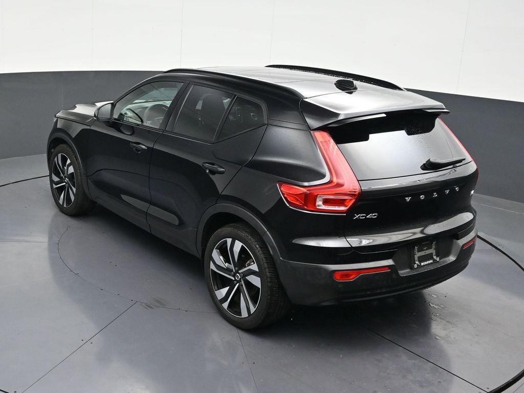 Used 2023 Volvo XC40 B4 Ultimate image 17