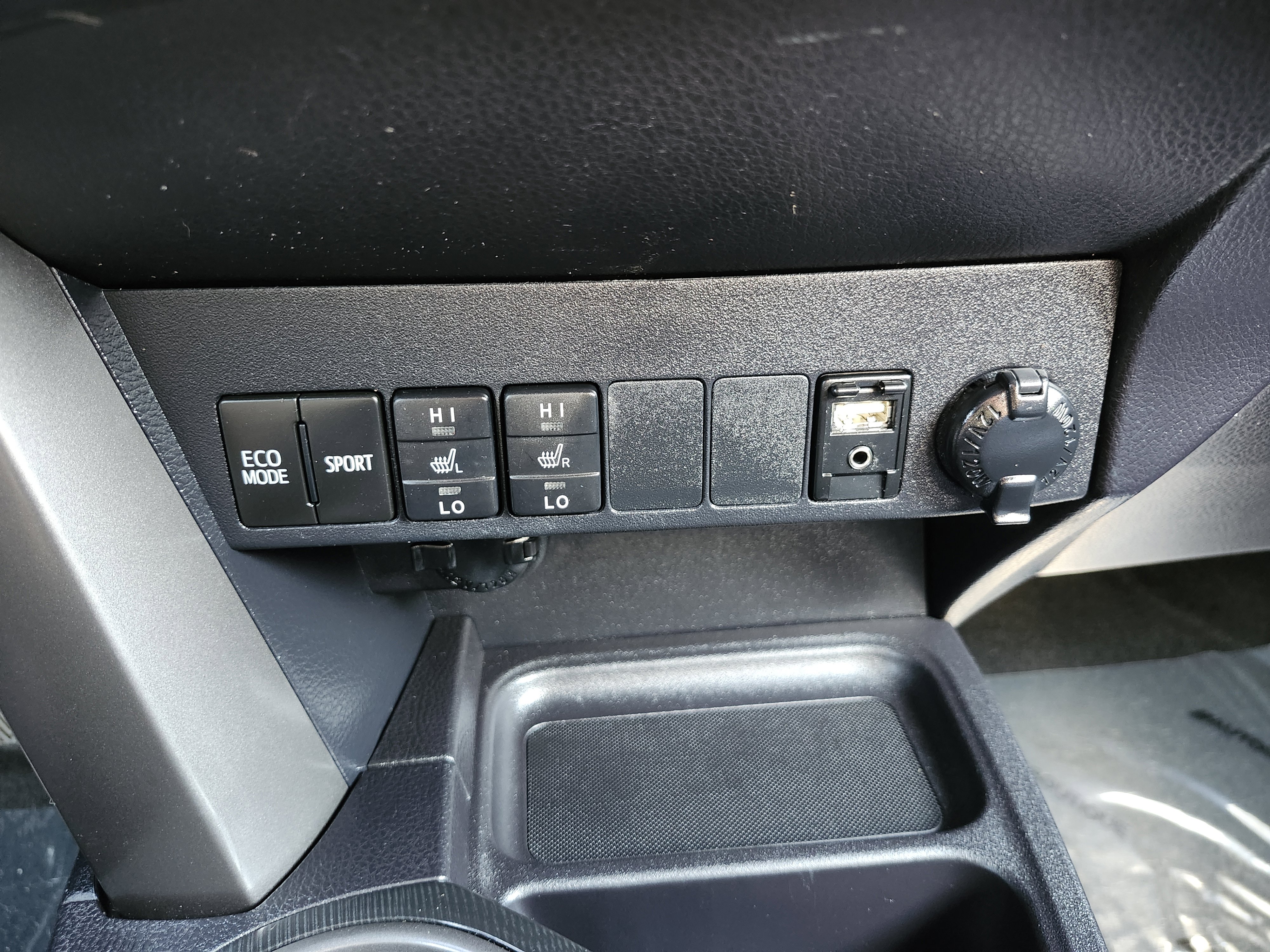 Used 2017 Toyota RAV4 SE image 9