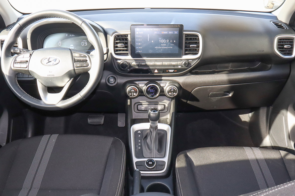 Used 2025 Hyundai Venue SEL image 11