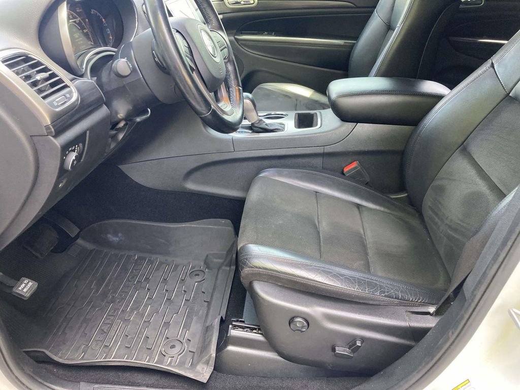 Used 2020 Jeep Grand Cherokee Altitude RWD image 12