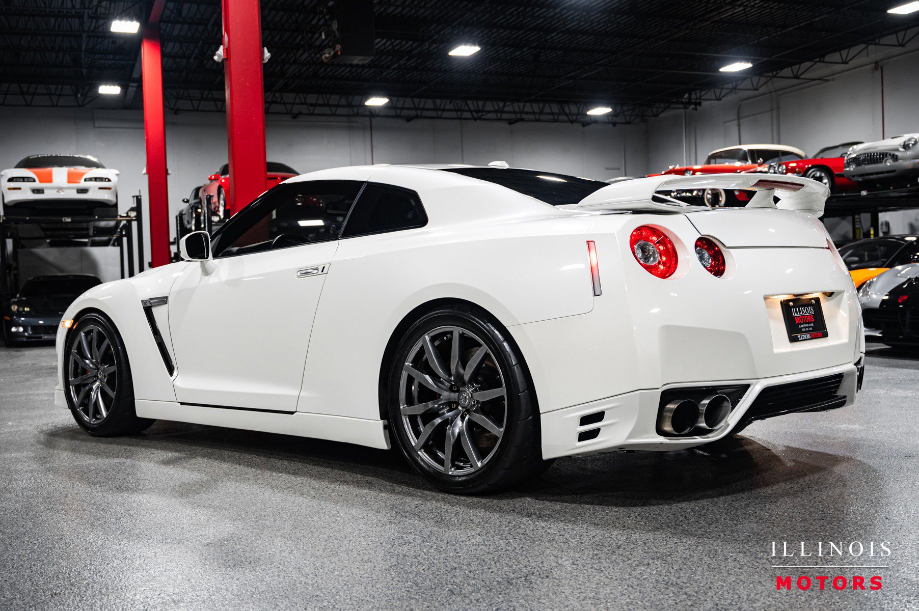 Used 2014 Nissan GT-R Premium image 3