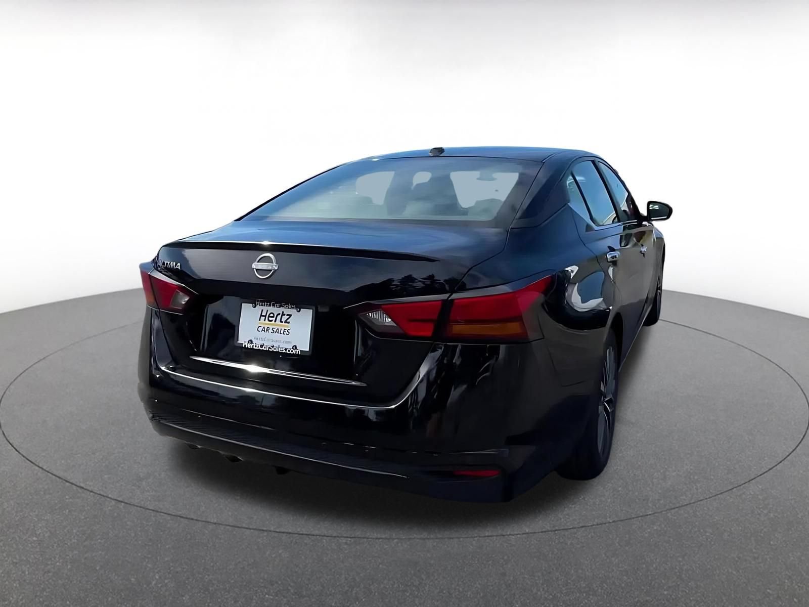 Used 2025 Nissan Altima 2.5 SV FWD image 12