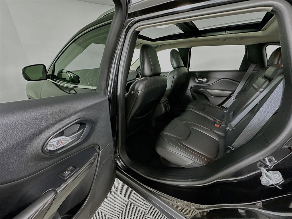 Used 2016 Jeep Cherokee Limited image 17