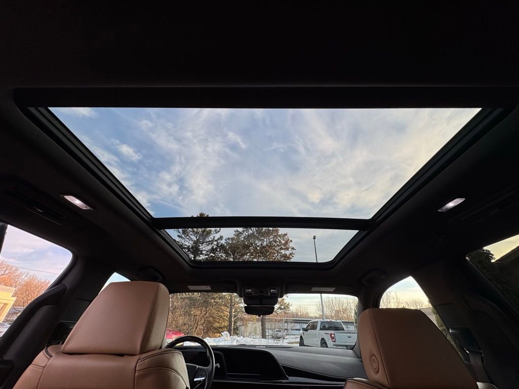 Used 2022 Cadillac Escalade Sport w/ LPO, ONYX Package image 32