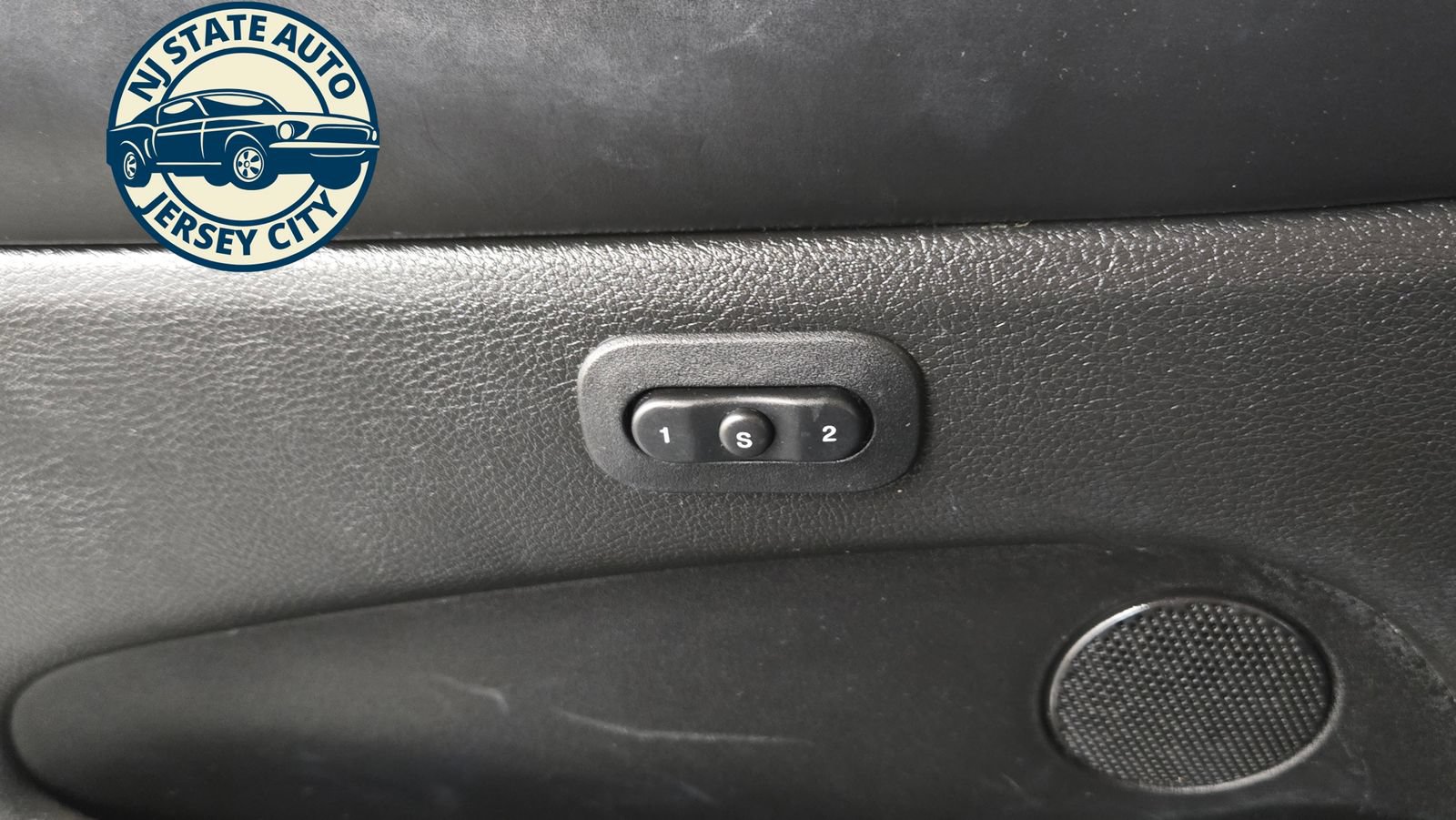 Used 2017 Jeep Grand Cherokee Overland AWD/4WD image 26