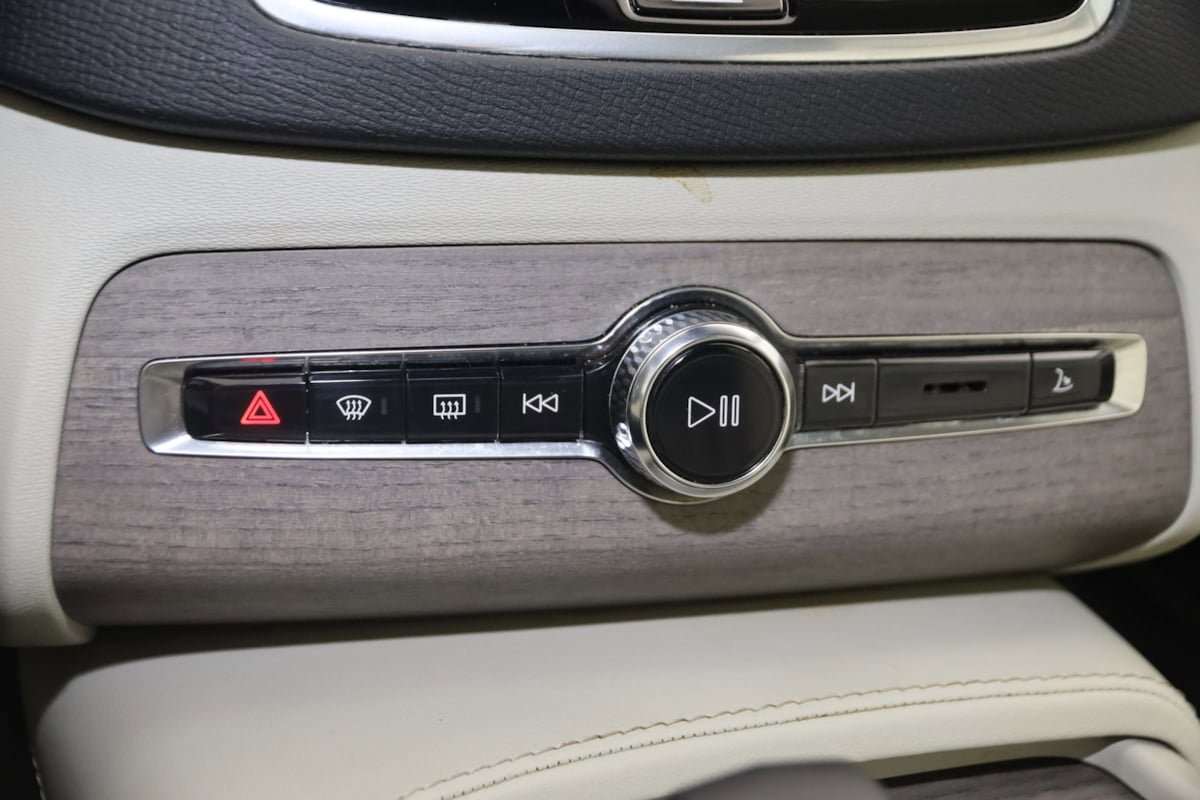 Used 2024 Volvo XC90 B6 Plus w/ Protection Package Premier image 31