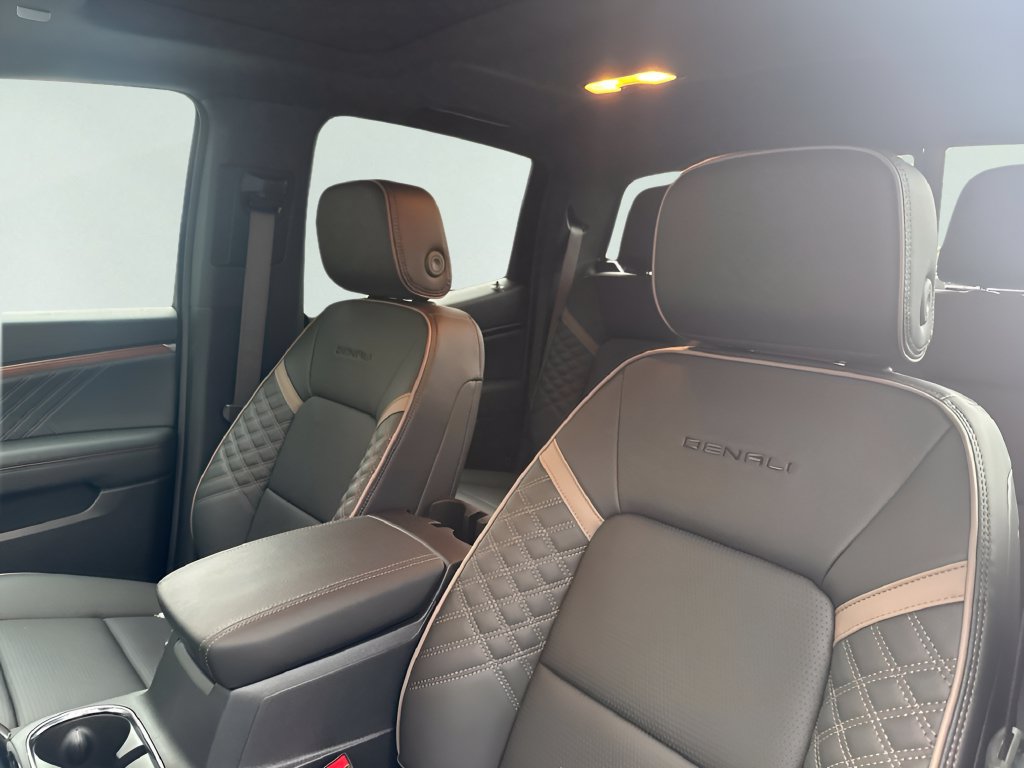 New 2026 GMC Canyon Denali AWD/4WD image 10