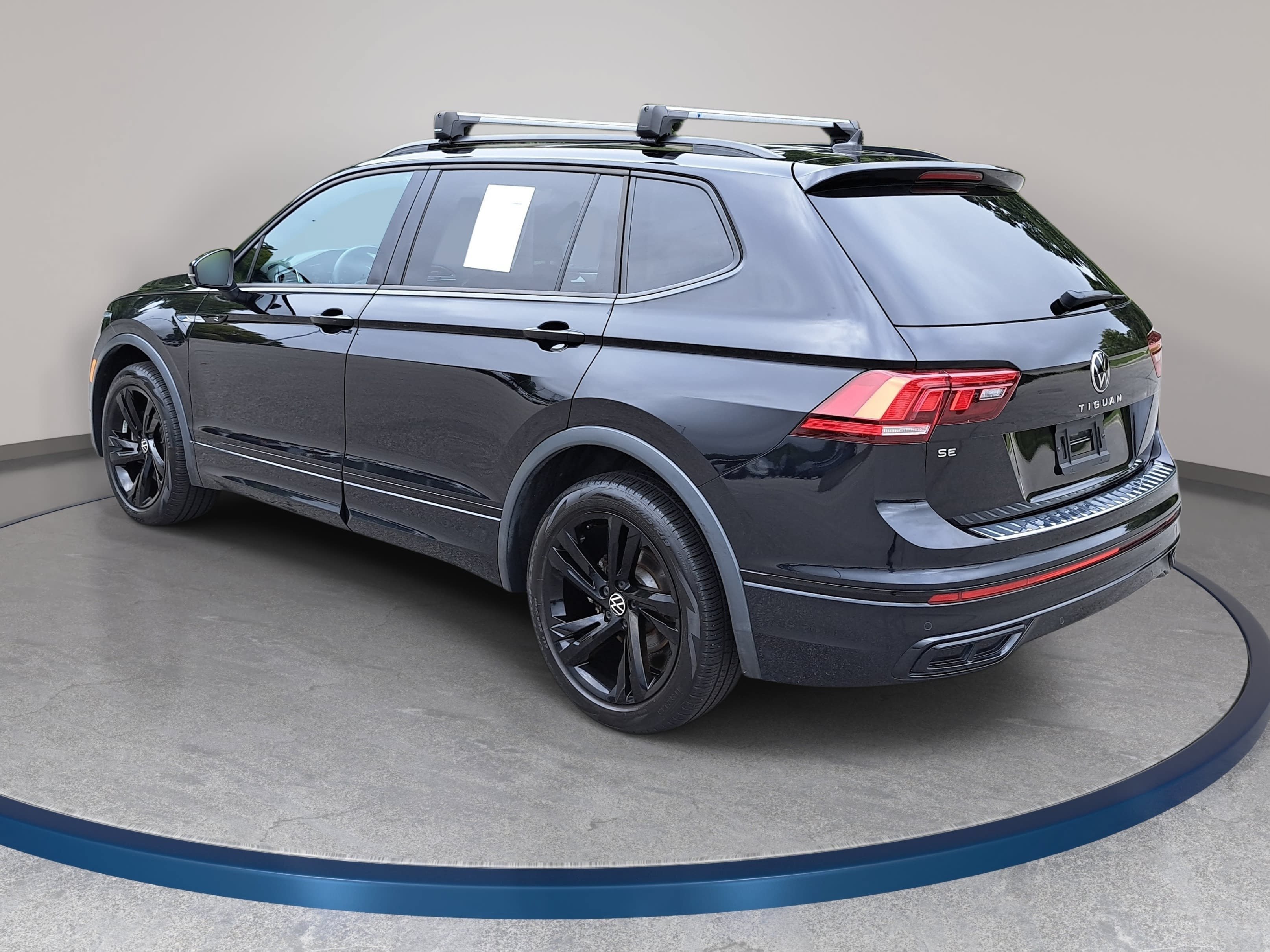 Used 2023 Volkswagen Tiguan SE R-Line FWD image 7