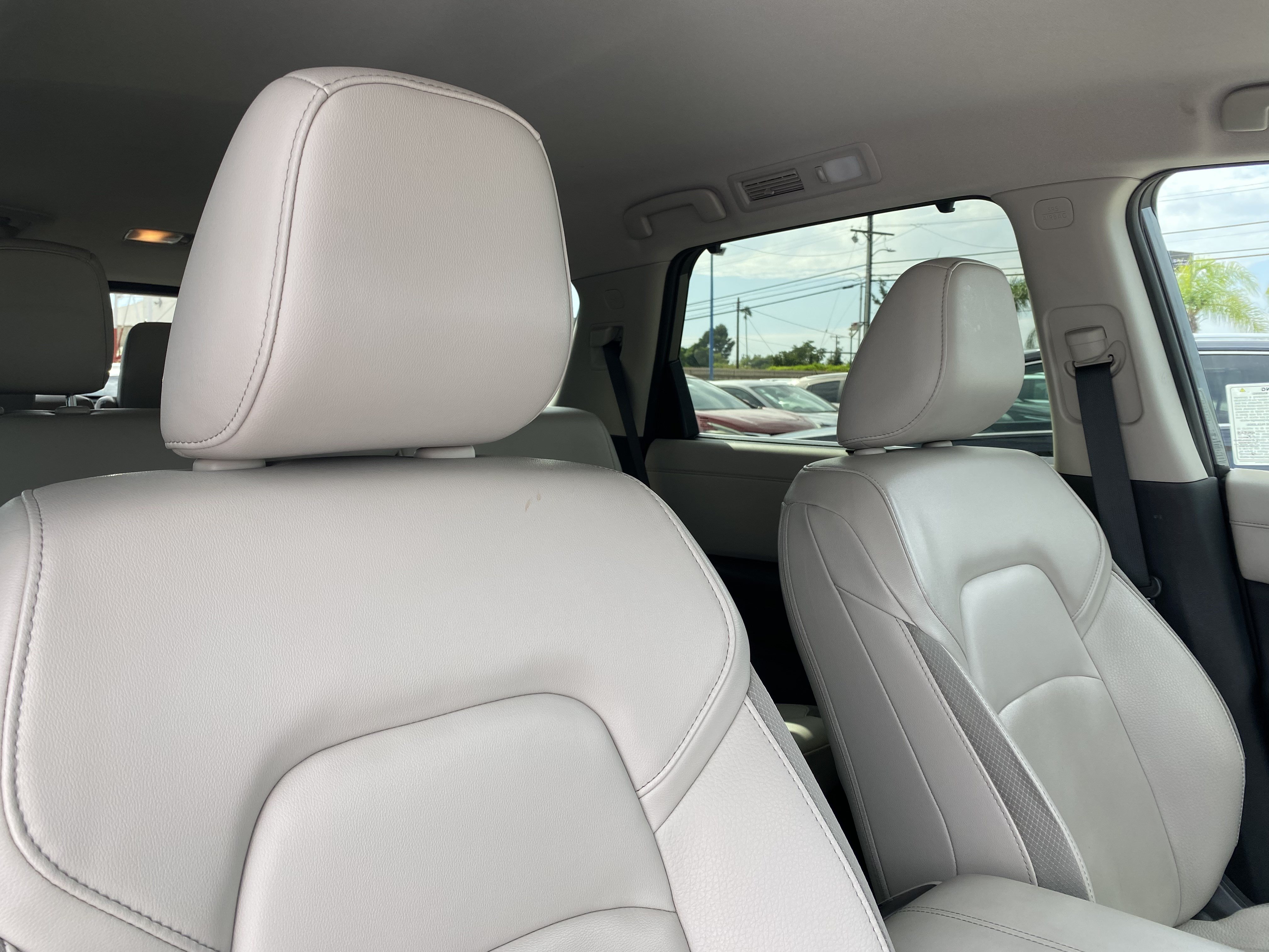 Used 2023 Nissan Pathfinder SL w/ Lighting Package (N92) FWD image 32