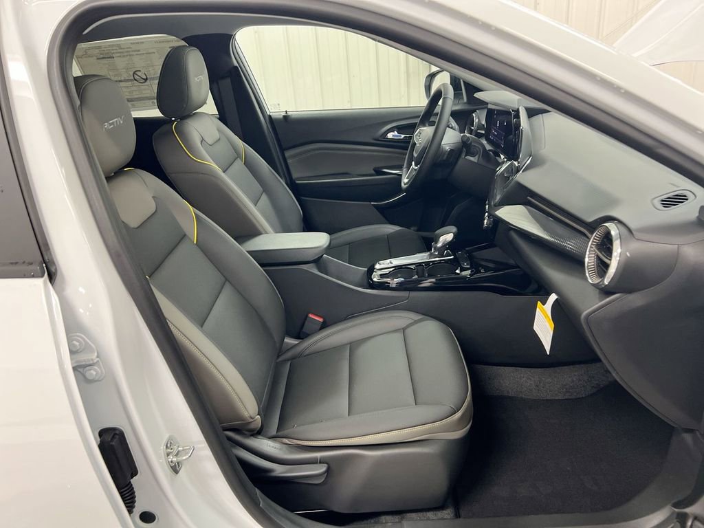 New 2026 Chevrolet Trax ACTIV w/ Sunroof Package FWD image 17