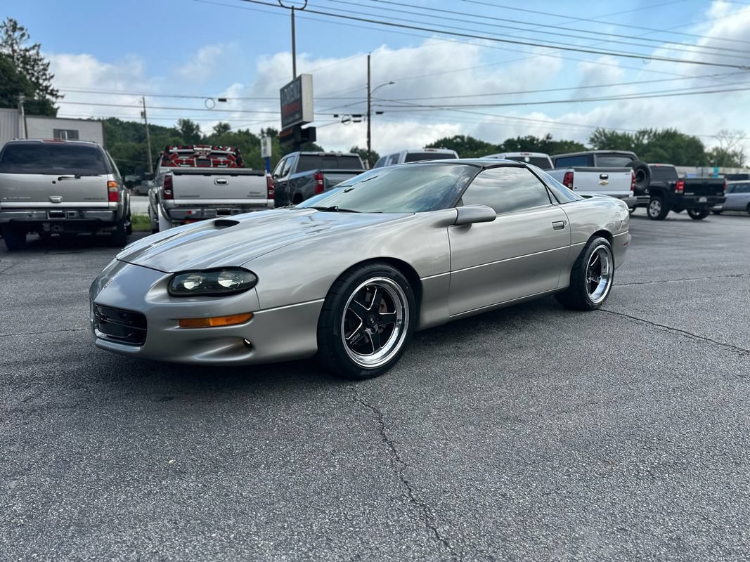 Used 2001 Chevrolet Camaro Z28 w/ SS Performance/Appearance Pkg RWD image 1