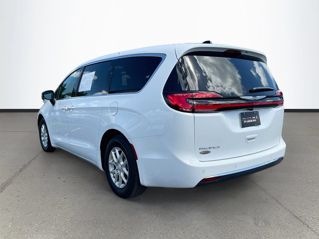 Used 2026 Chrysler Pacifica Select FWD image 5