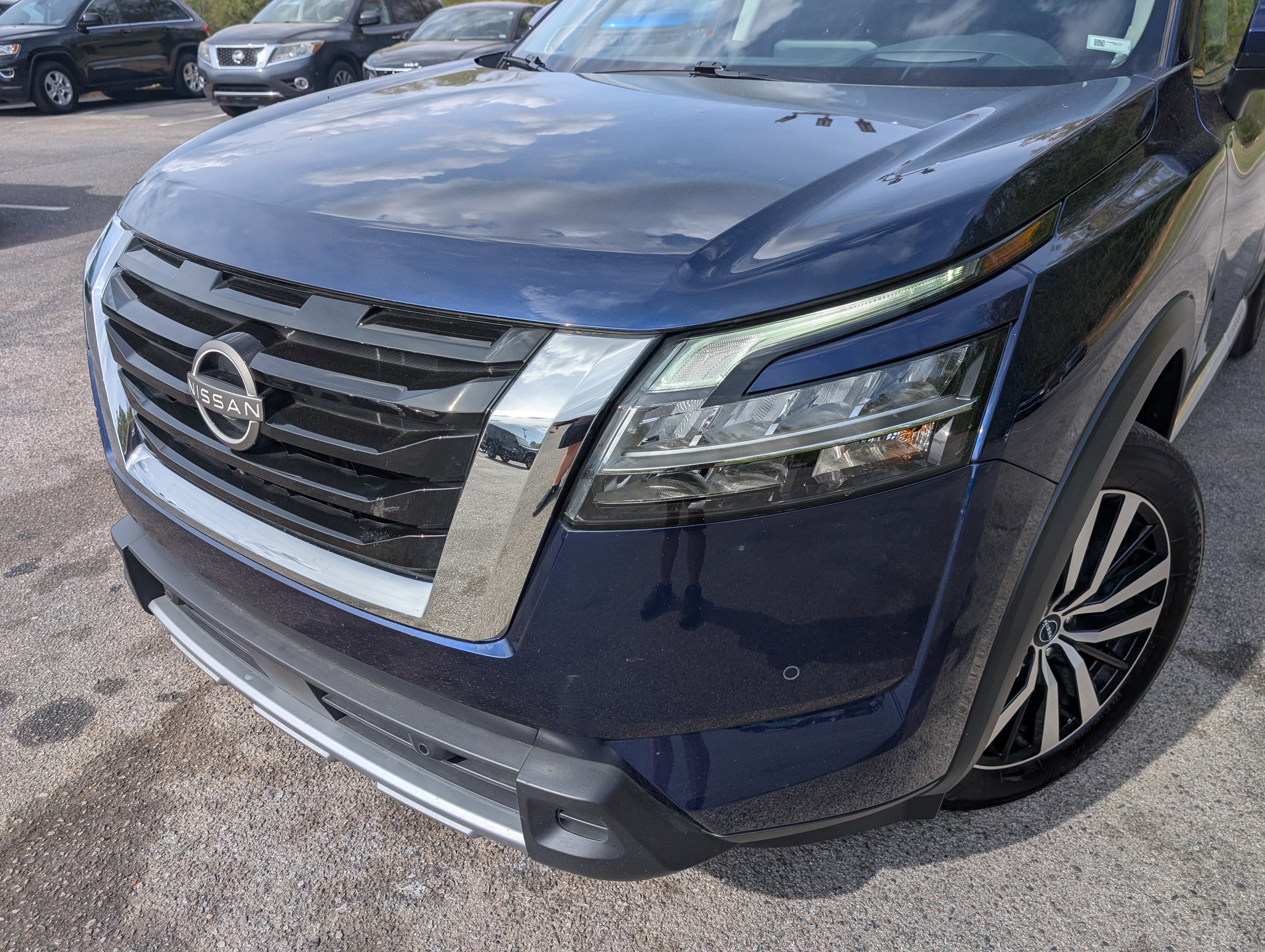 Used 2024 Nissan Pathfinder Platinum w/ Cargo Package image 13