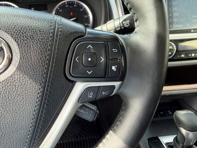 Used 2019 Toyota Highlander XLE image 18