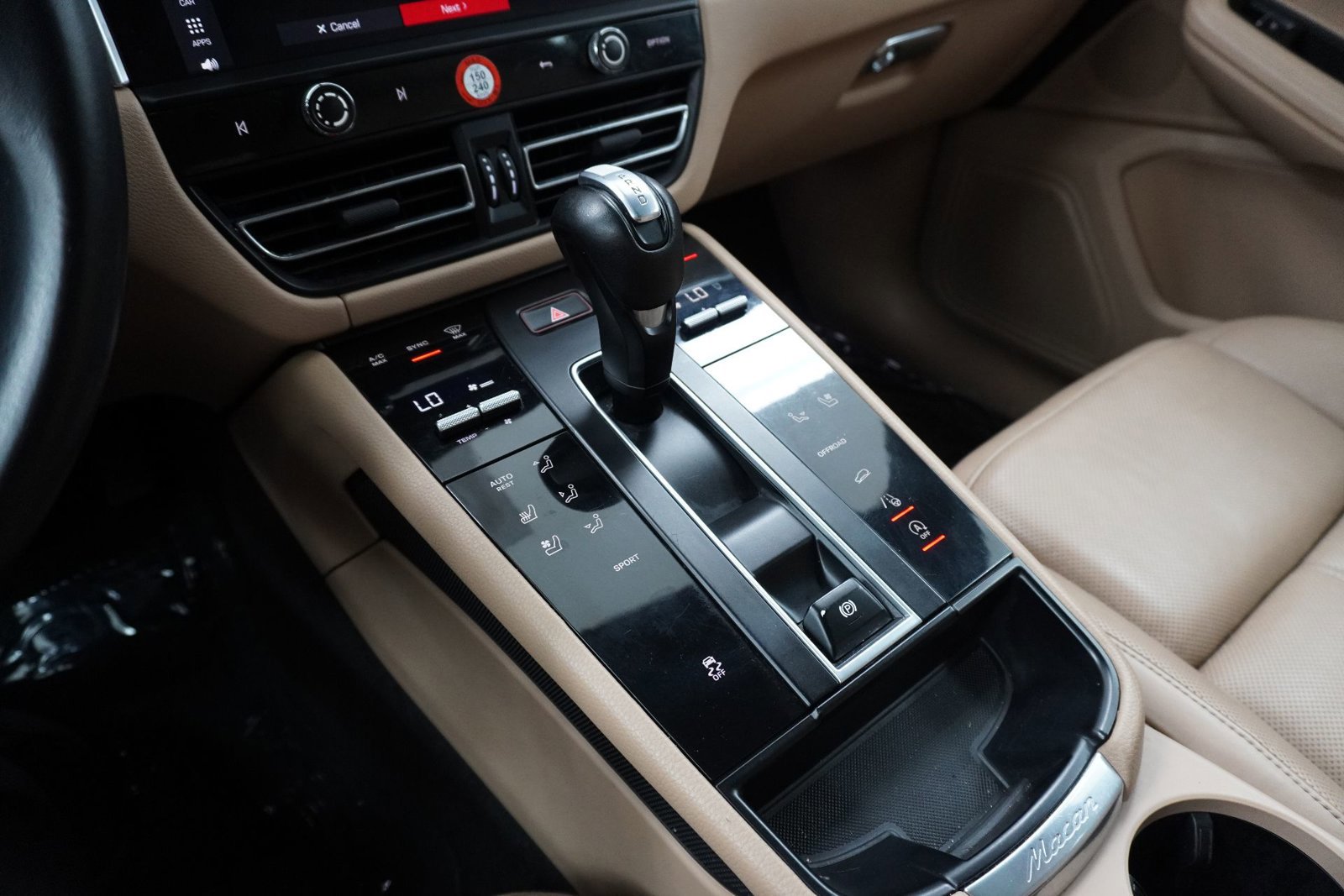 Certified 2023 Porsche Macan Turbo image 19