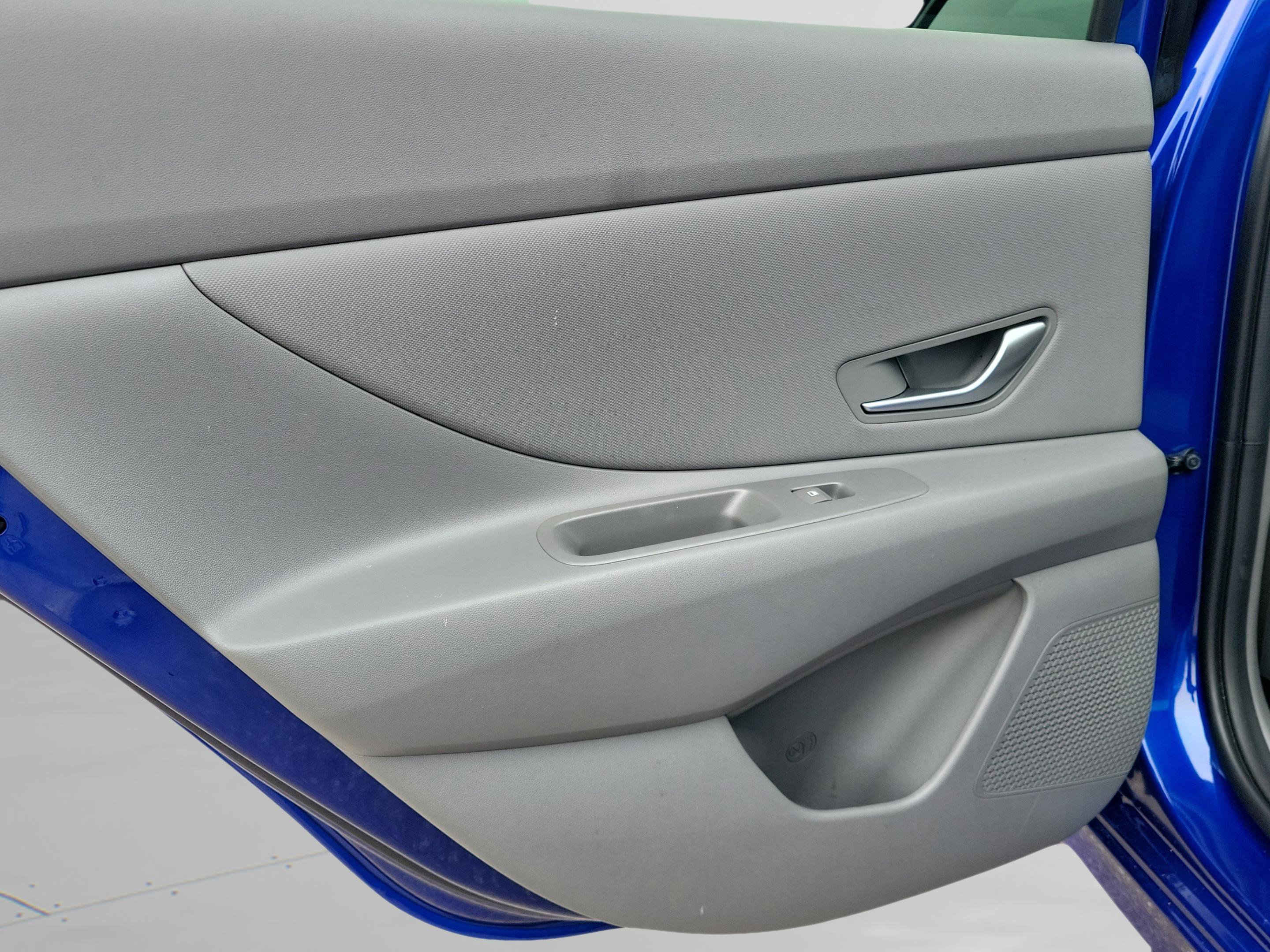 Certified 2025 Hyundai Elantra Sport image 8