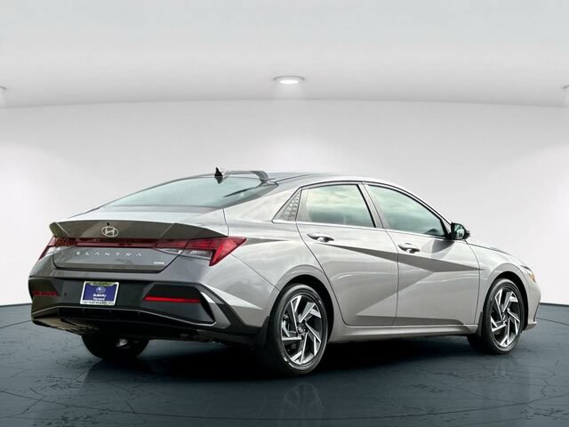 Used 2024 Hyundai Elantra Limited FWD image 6