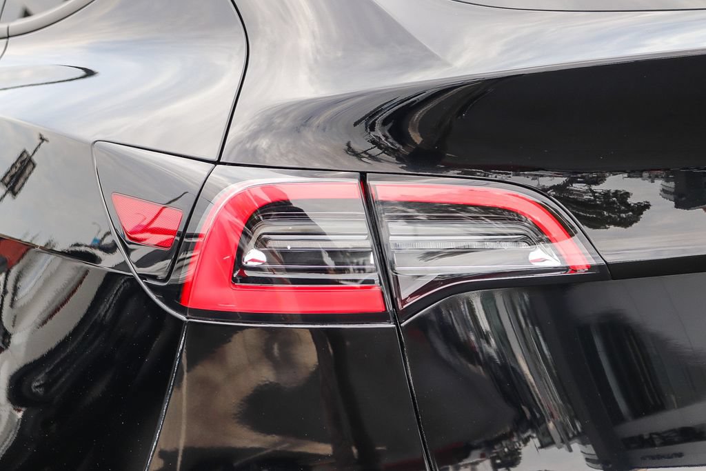 Used 2023 Tesla Model Y AWD image 9
