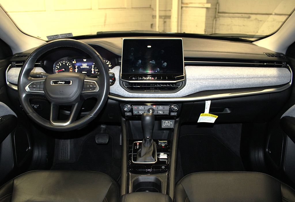 Certified 2022 Jeep Compass Latitude w/ Sun and Sound Group AWD/4WD image 9
