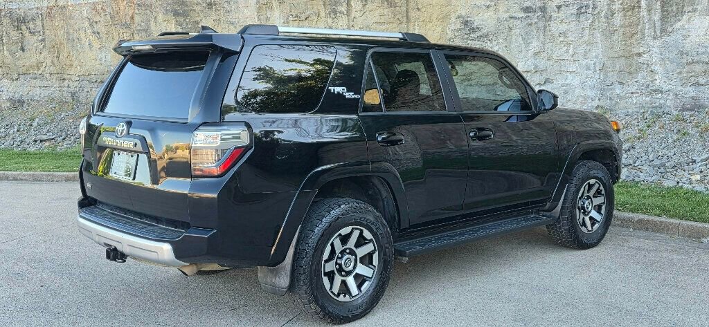 Used 2018 Toyota 4Runner TRD Off-Road AWD/4WD image 7