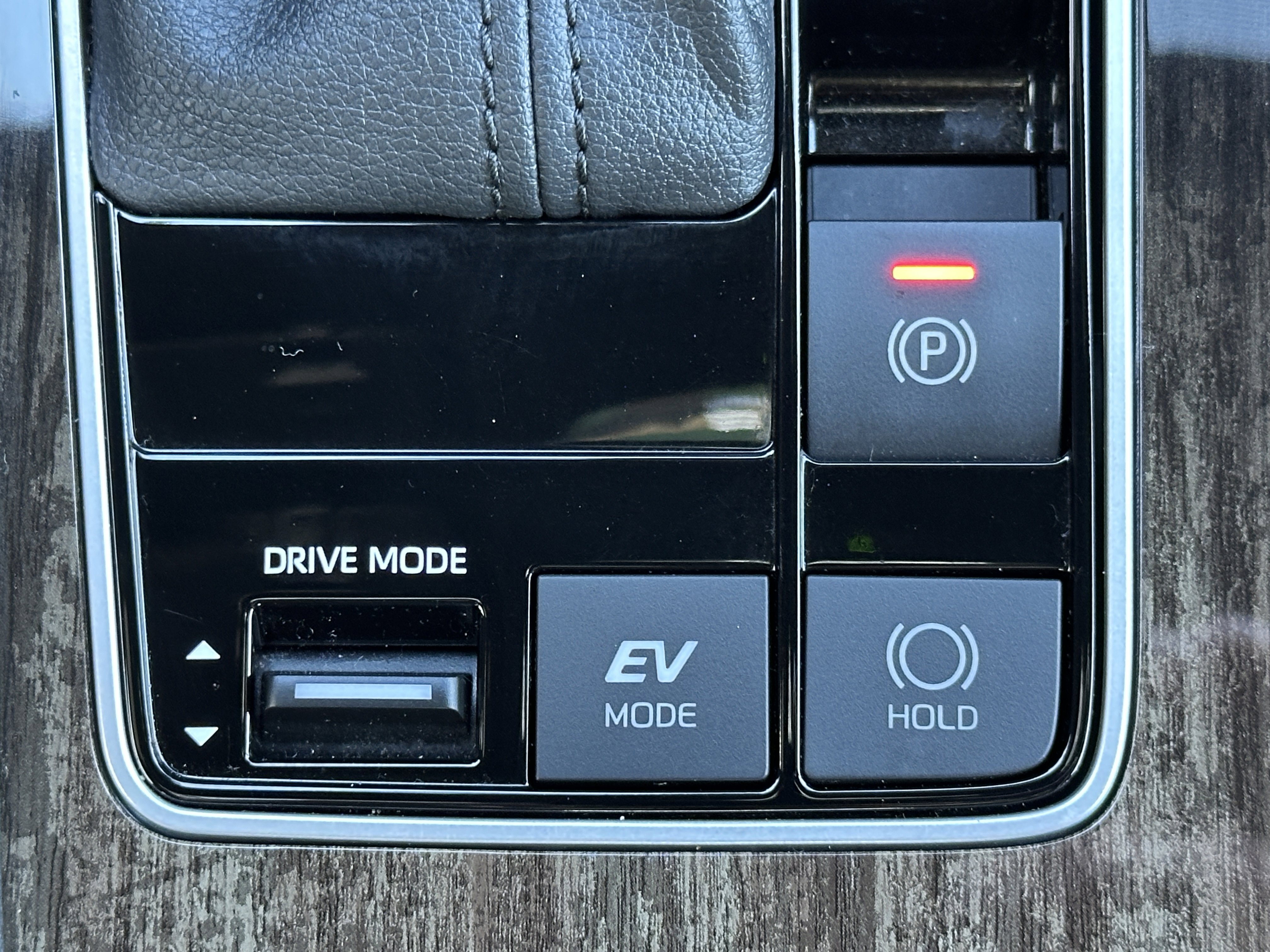 Used 2025 Toyota Sienna Limited image 37