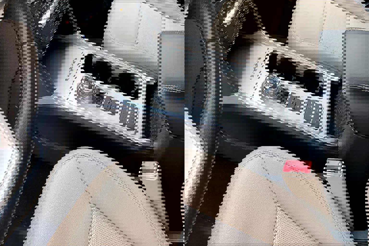 Used 2021 Ford Explorer Limited w/ Equipment Group 301A image 14