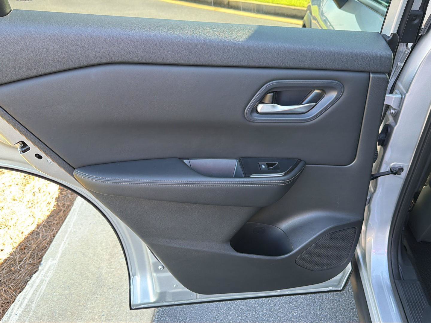 Used 2024 Nissan Rogue SV FWD image 17