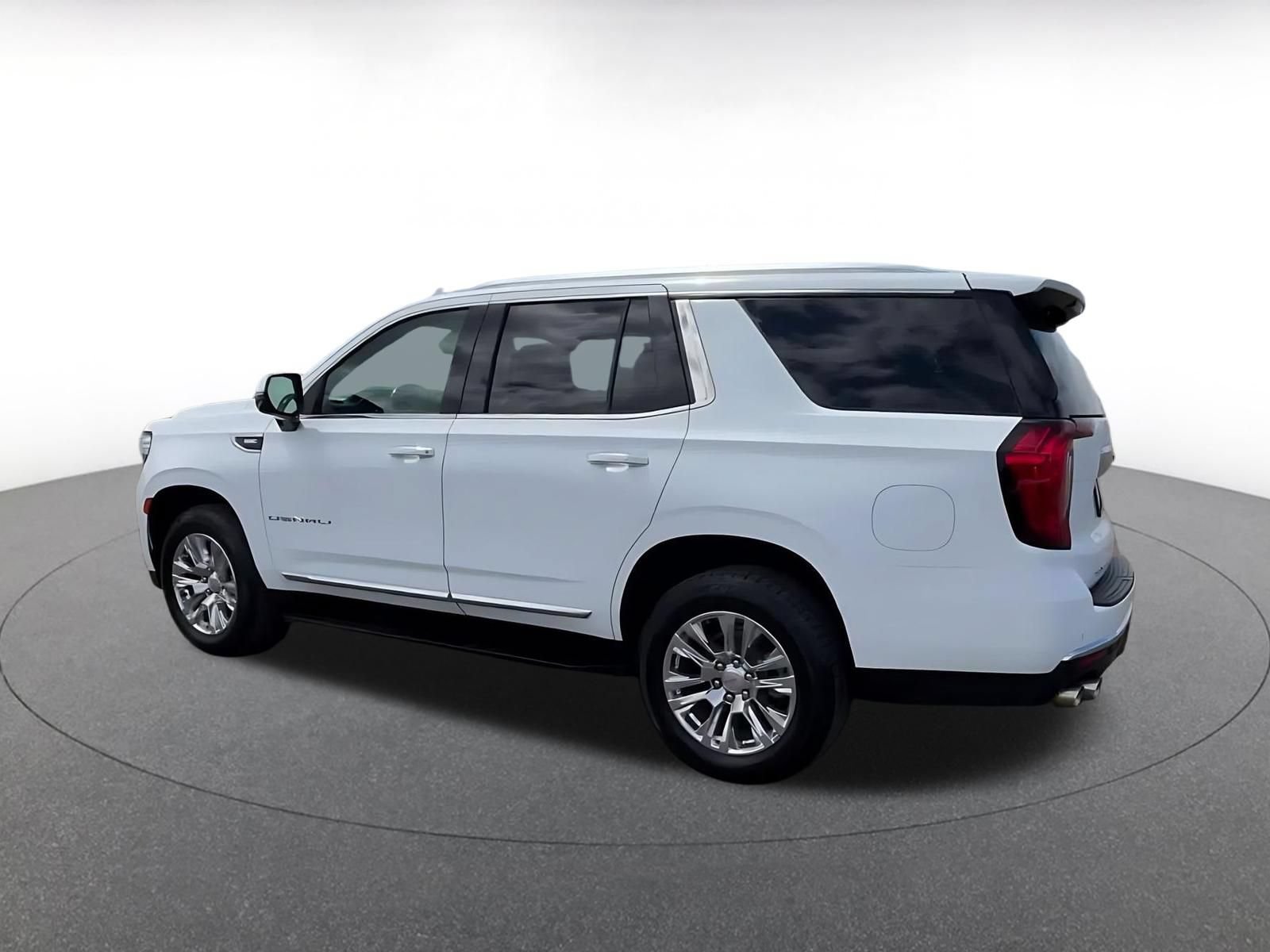 Used 2023 GMC Yukon Denali AWD/4WD image 9