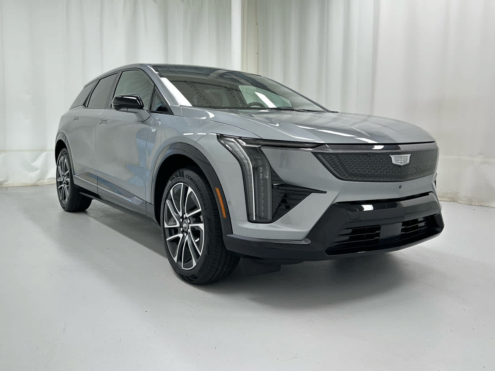 Used 2025 Cadillac Optiq Sport 2 w/ LPO, Floor Liner Package AWD/4WD image 2