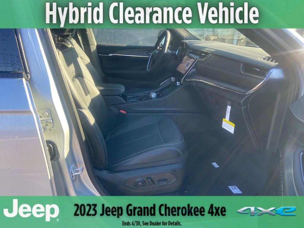 New 2023 Jeep Grand Cherokee Overland image 16
