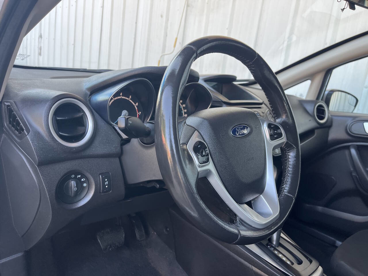 Used 2015 Ford Fiesta SE image 10